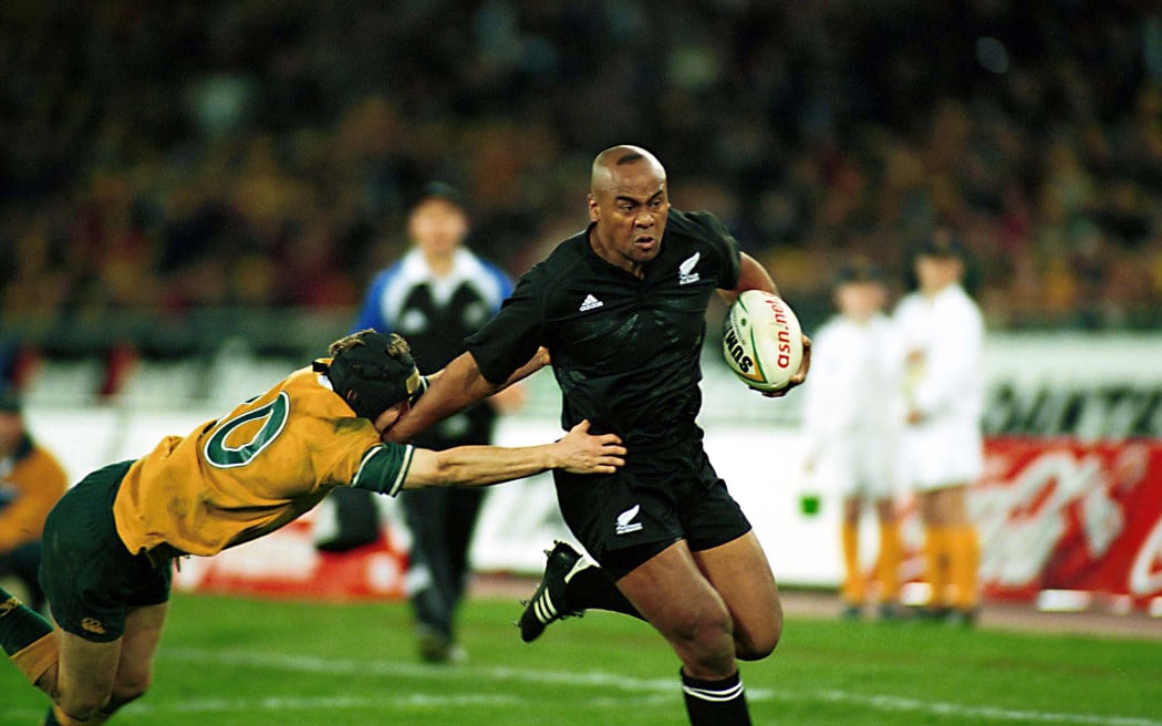 Jonah Lomu gets past the defence, in a Bledisloe Cup match, 2000.