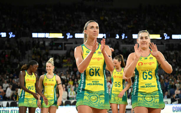 Australia defender Sarah Klau (C).