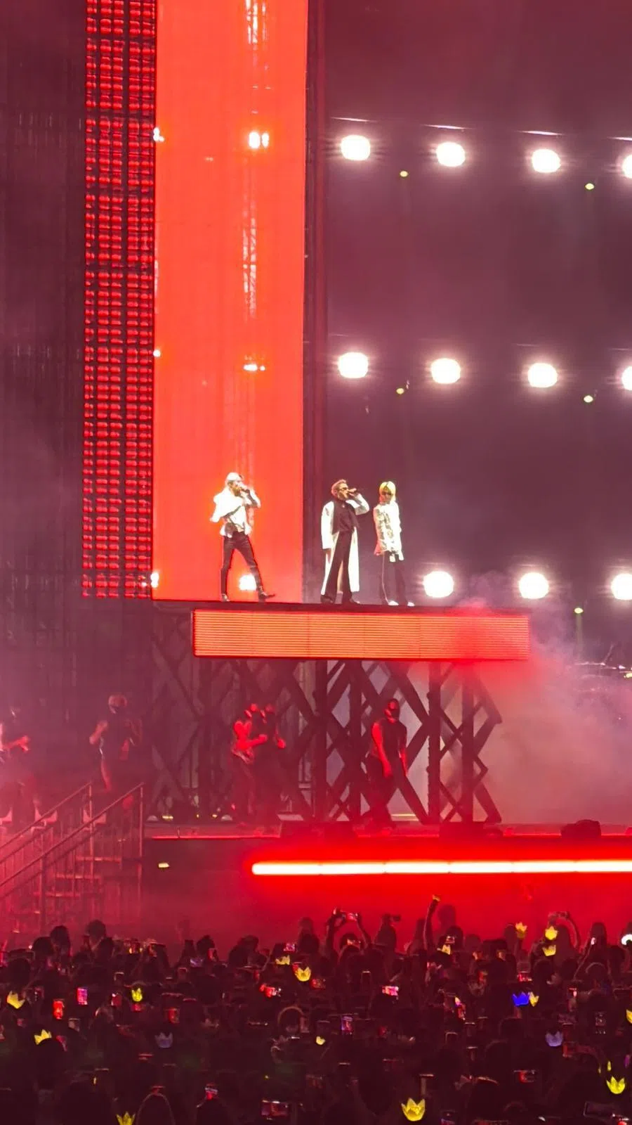 BigBang kicked off the XX: Cosmos concert with their 2012 explosive hit Fantastic Baby.