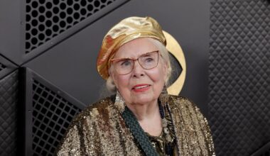 Joni Mitchell becomes US citizen after 62 years in America