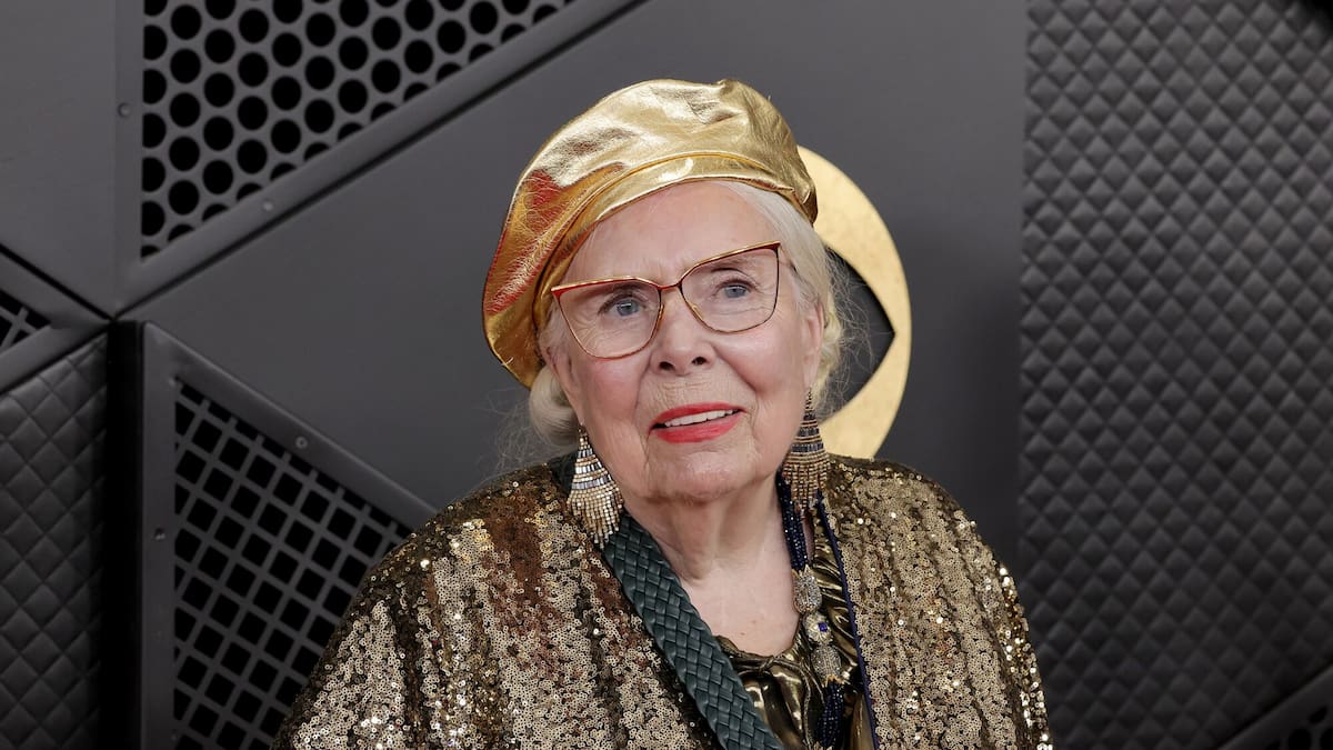 Joni Mitchell becomes US citizen after 62 years in America