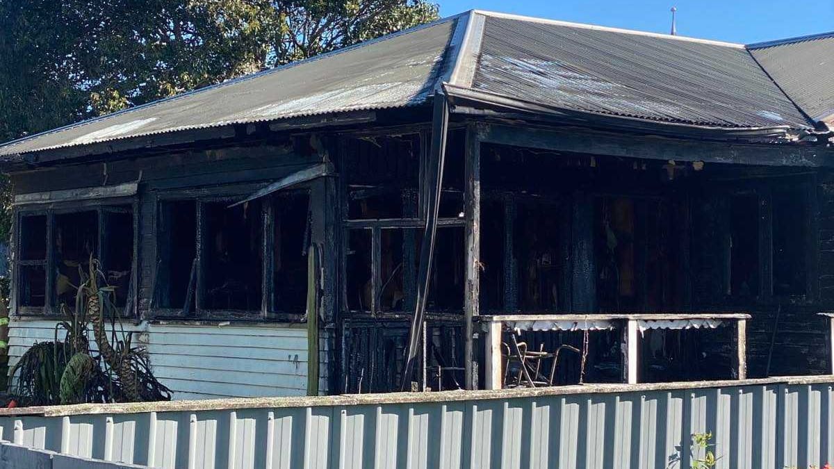 Neighbour screams for help as fire engulfs Robertson Rd, Favona property in Auckland