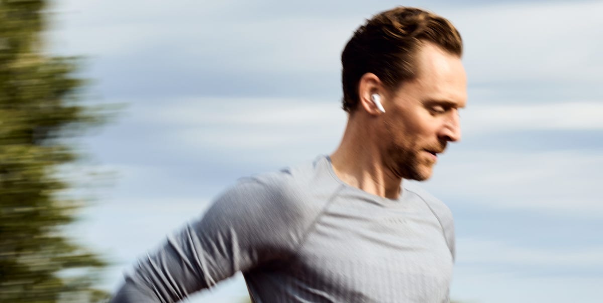 Tom Hiddleston, 45, Shares the 5/2 Method He Uses to Build Strength and Stamina in Just 30 Minutes