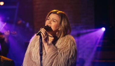 Kelly Clarkson says New York shop Art of Play treated her like Julia Roberts’ character in Pretty Woman