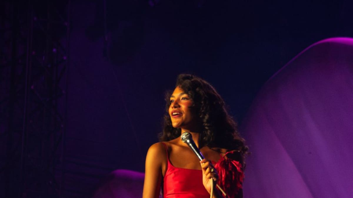 Olivia Dean’s Manicurist Shares How She Got The Singer Ready For The Stage