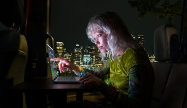 Apple’s First Touchscreen MacBook Pro Gets an OLED Display