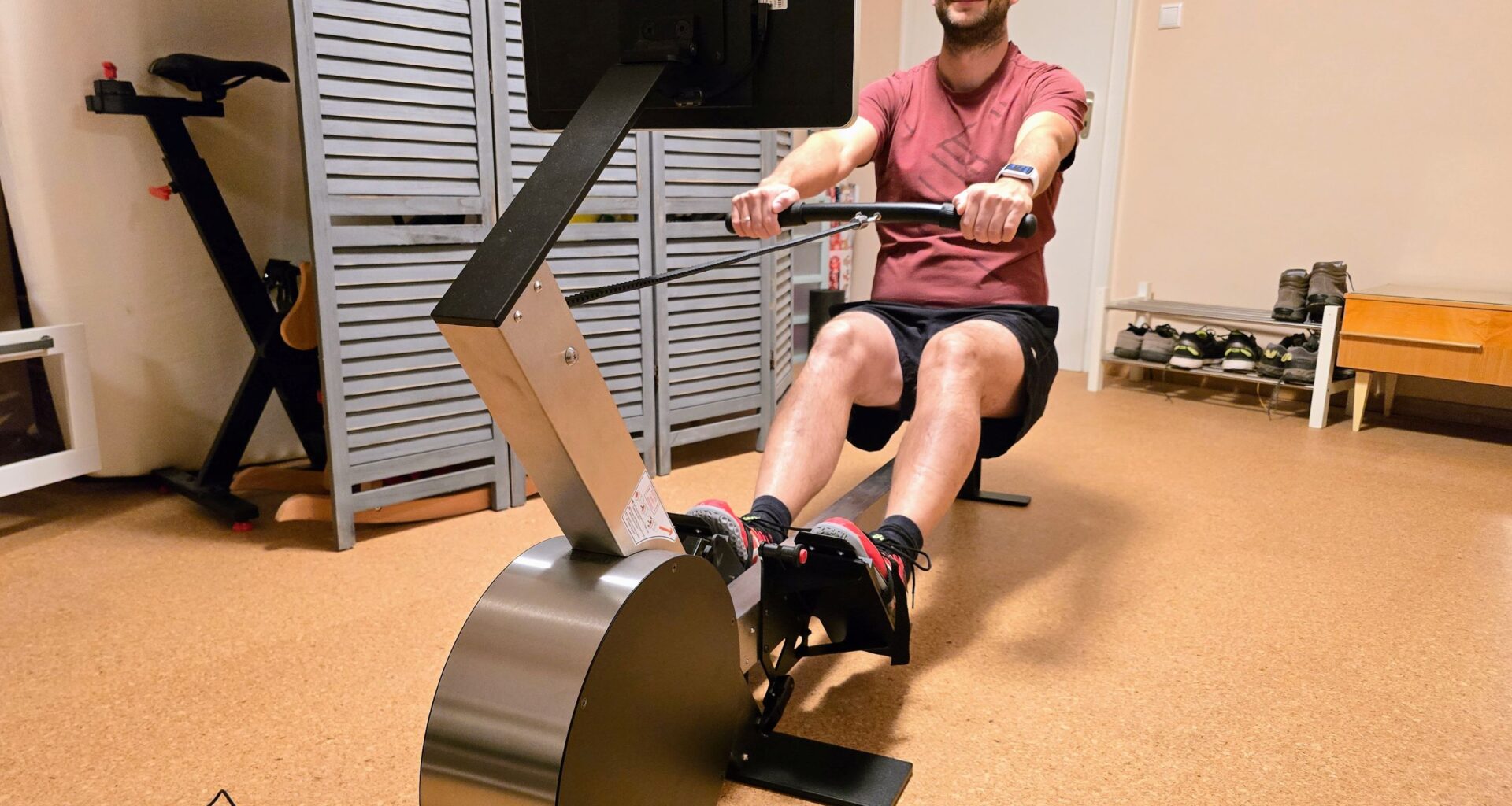 Smart rowing machine with integrated trainer tested - Augletics Eight Style