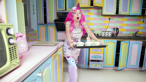 No, it's not AI: Israeli rapper transforms her kitchen into a rainbow-colored fantasy