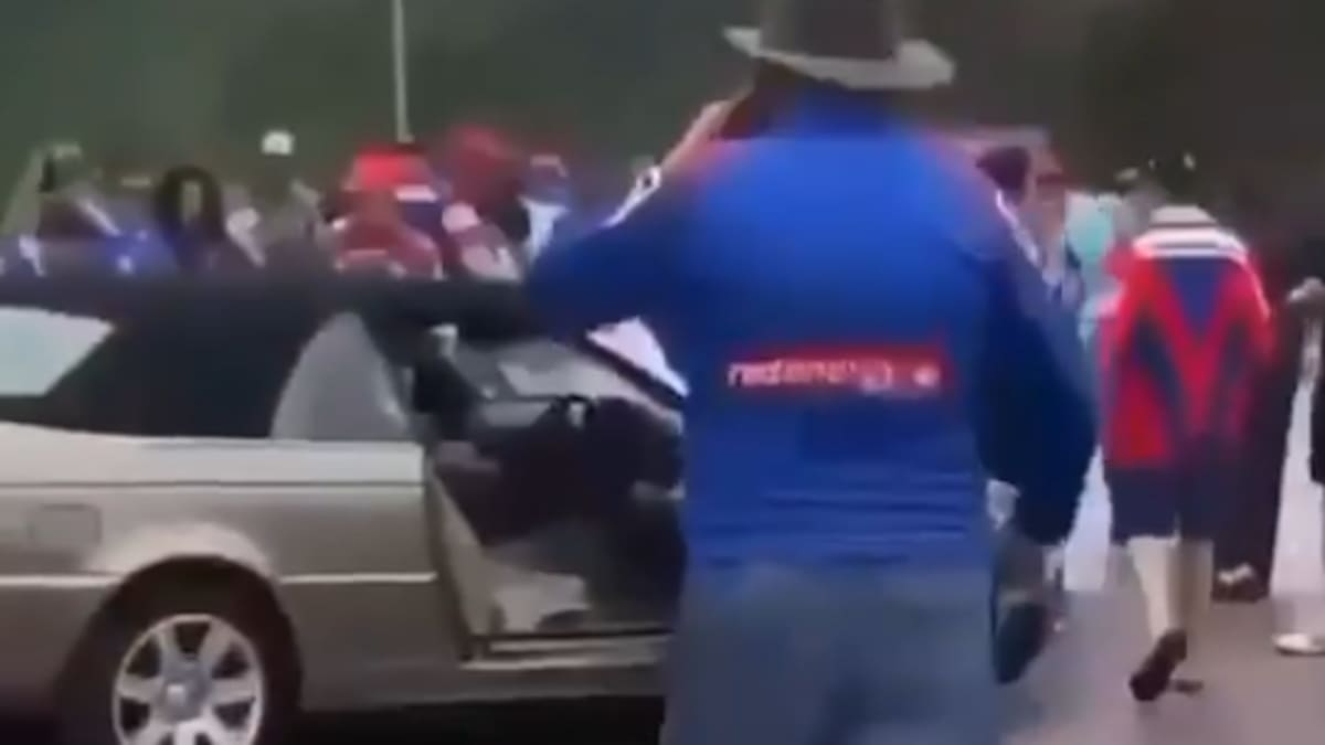 2 Newcastle Knights fans, including young girl, critical after car crashes into crowd before NRL grand final