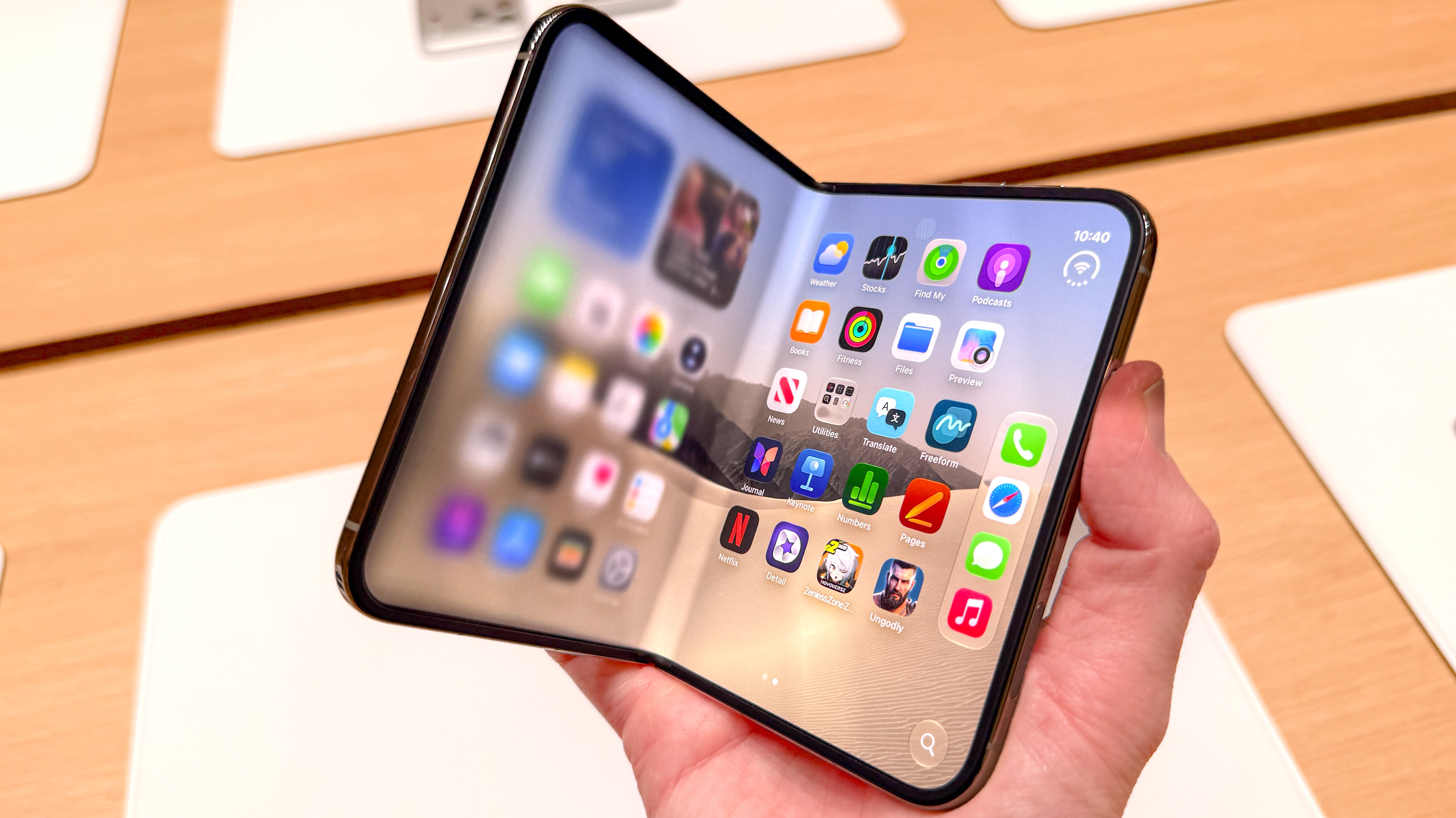 iPhone Duo hands on