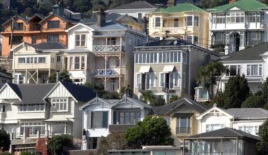 NZX 50 gains as bond yields fall and housing market weakens