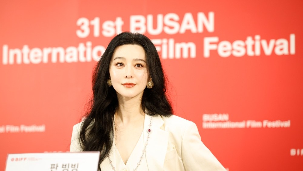 Fan Bingbing Questions AI Microdramas, Praises Park Chan-wook at Busan