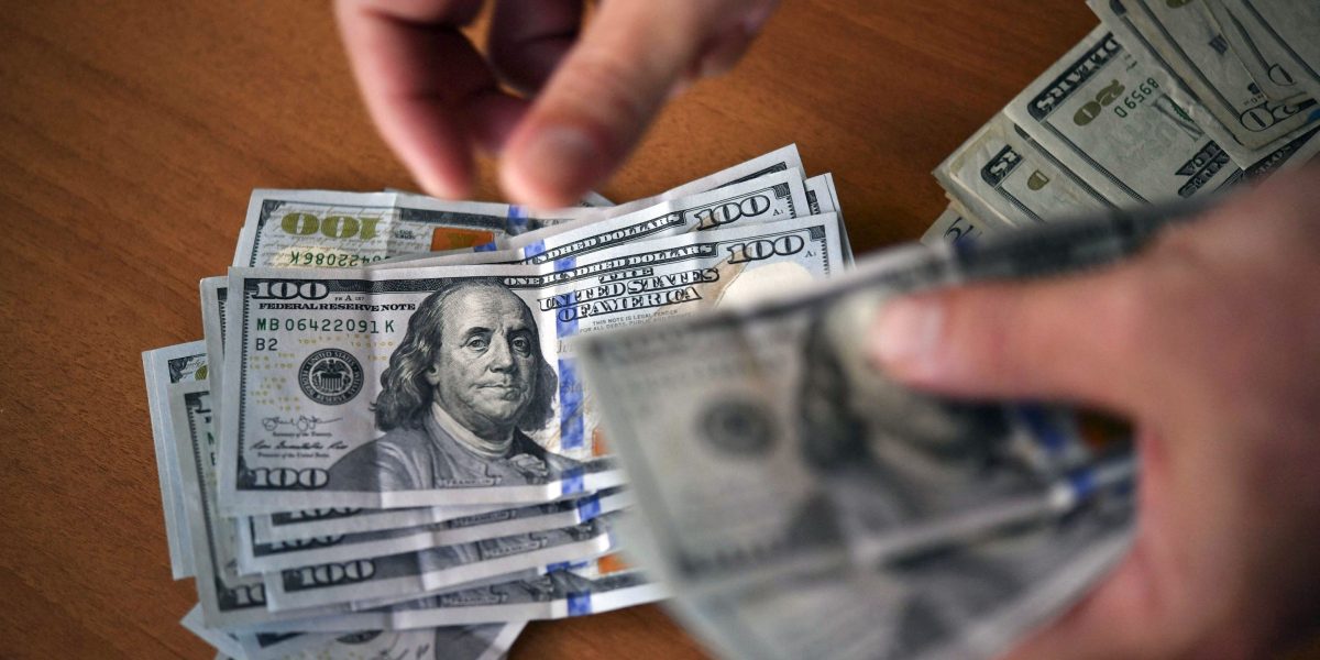 The K-shaped economy splits the rich from the ultra-rich, who average $200 million in net worth