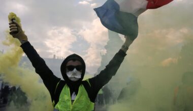 France's latest debt warning describes a country where governance is breaking down