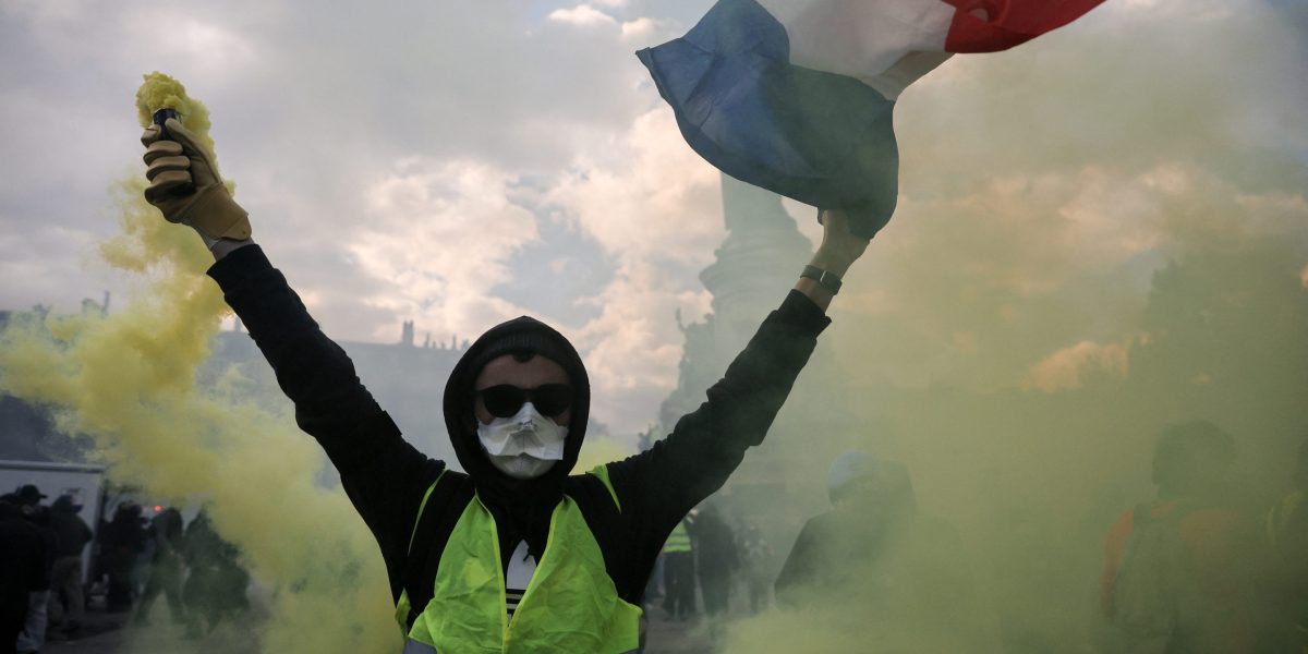 France's latest debt warning describes a country where governance is breaking down
