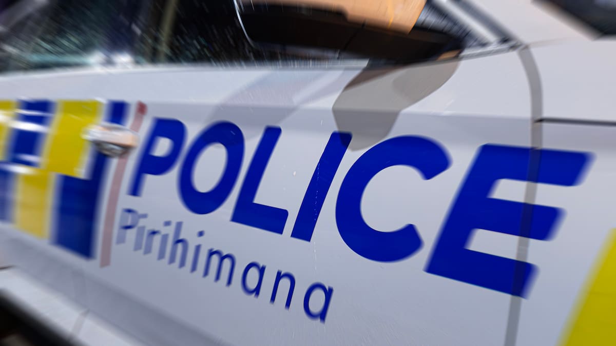State Highway 22 closed after Karaka Rd crash injures 3