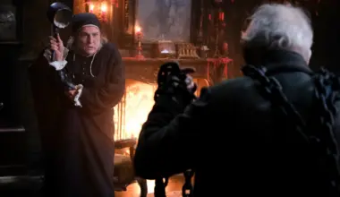 'Ebenezer' Trailer: Johnny Depp Aged as Scrooge