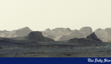 NASA’s Curiosity rover captures stunning Martian dawn