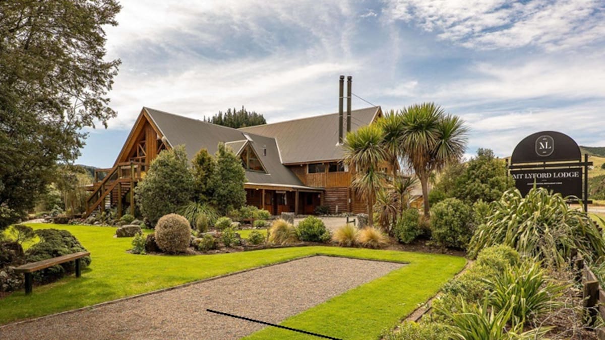 Aussie billionaire David Dicker selling his South Island lodge