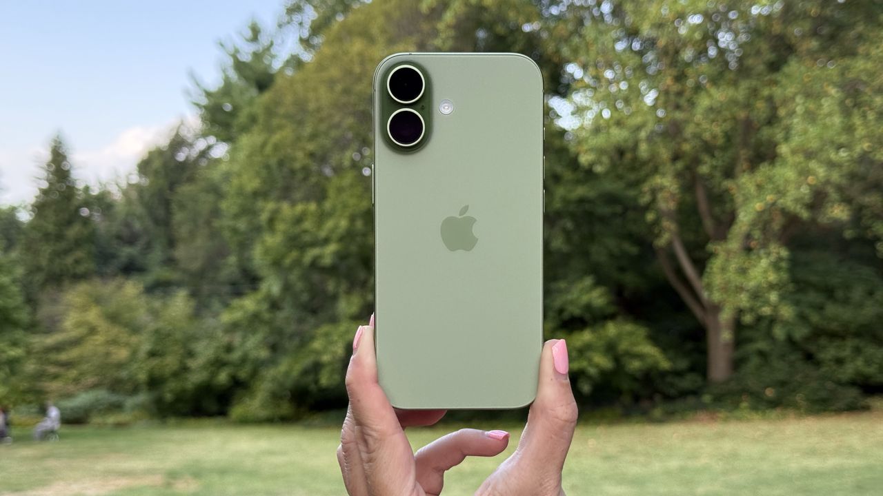 Apple iPhone 17 Review