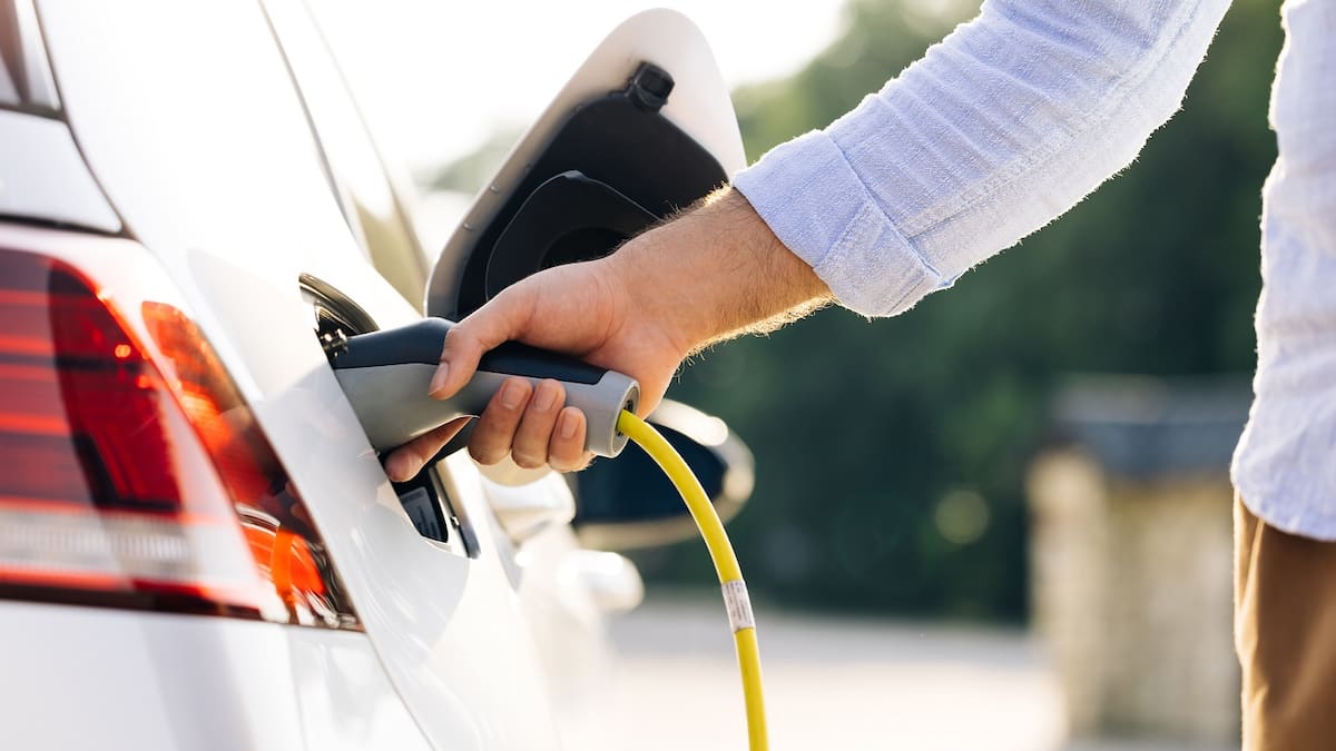 Electric vehicle sales hit new high as petrol shock continues, overall market booms
