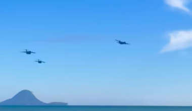 US C-17 Globemaster jets fly over New Zealand for military training