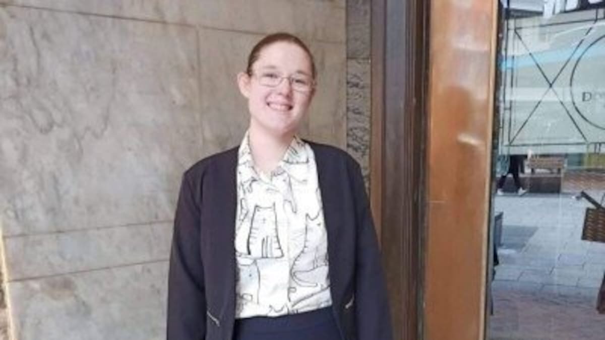 Graduate job seeker applies for more than 600 jobs in tough market