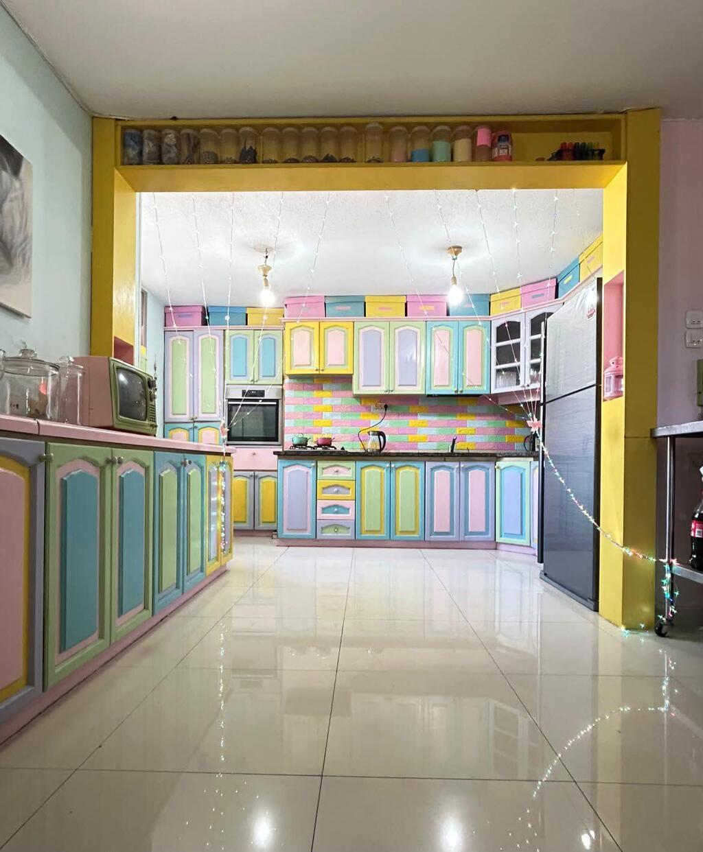 She matched the paint colors to a pair of sneakers she owns (Photo: Amir Haroni) הדר גולן