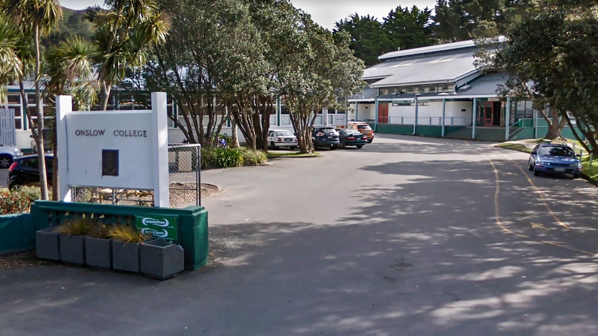 Former Onslow College teacher Derek Neal censured over sexualised comments to students