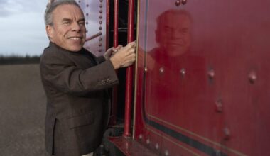 Harry Potter legend Warwick Davis responds to JK Rowling controversy