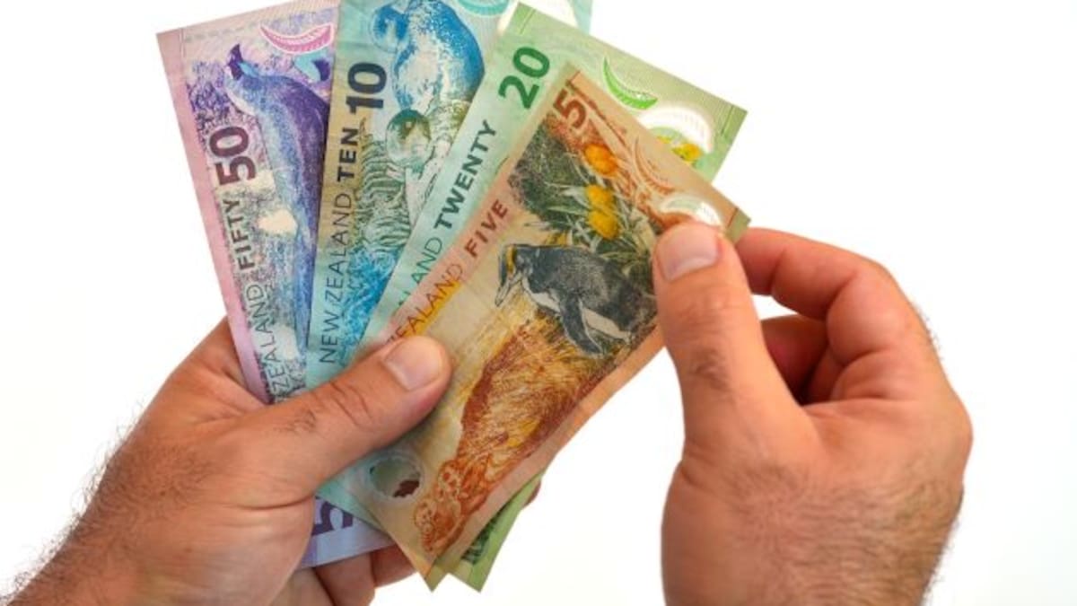 Cashed out: Use of paper money continues to decline – Inside Economics