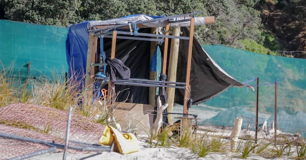 'We've been spat at': Wardens abused at Mauao cordon, build own shelter