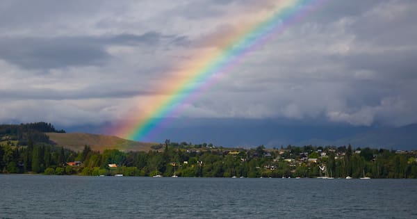 'Spring doozy' weather to follow a sunny start for Labour Weekend