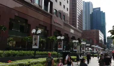 Singapore retail sales growth slows to 0.7% in August, misses forecasts