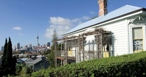 Auckland's average asking price falls below $1m for first time in six years