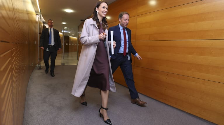 Ardern and Campbell heading to a press conference in 2020.