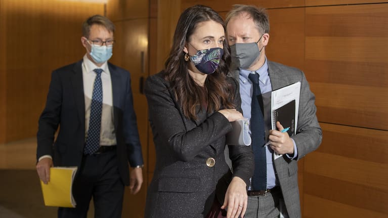 Ardern, Campbell and Director-General of Health Ashley Bloomfield head into a press conference during the epic lockdown of late 2021.