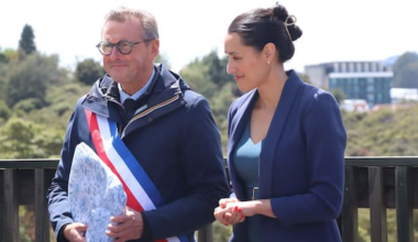 Century after Māori soldiers served in France, cities sign sister-city pact