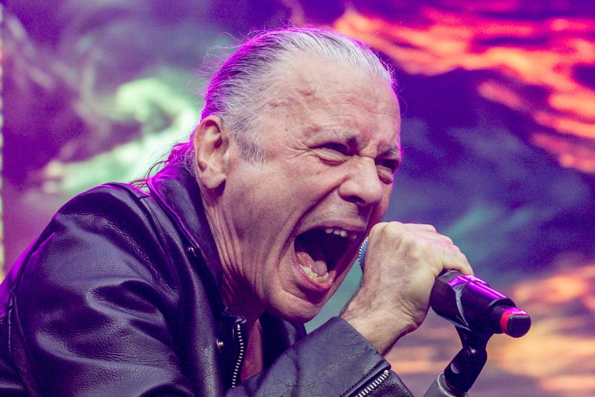Watch Bruce Dickinson Singing Offstage to Avoid Flare Smoke