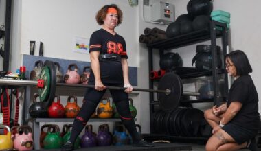 Granny powerlifter at 71 deadlifts 70kg