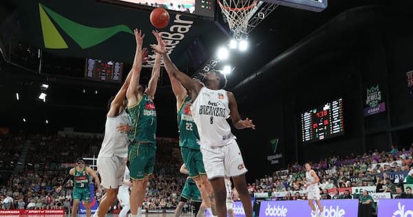 'What's that about?' Breakers' coach hits out at NBL refs