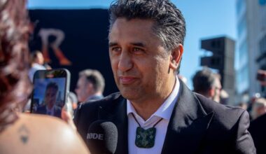 Actor Cliff Curtis injured in Auckland crash