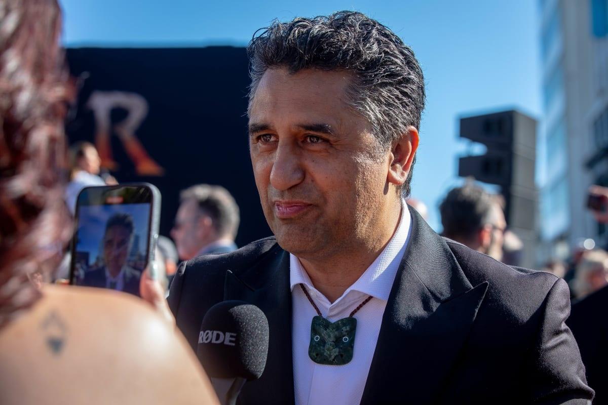 Actor Cliff Curtis injured in Auckland crash