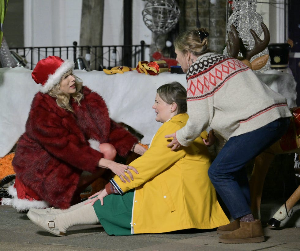 lucy punch, philippa dunne, filming amandaland christmas special