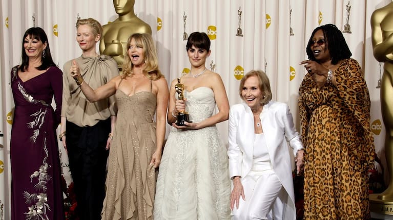 Eva Marie Saint, second from right, at the 81st Academy Awards in 2009.