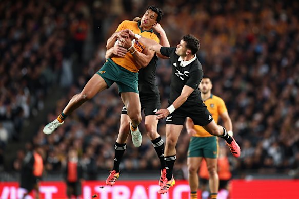 Joseph-Aukuso Suaalii takes a high kick successfully. It was a rare feat for the Wallabies at Eden Park.