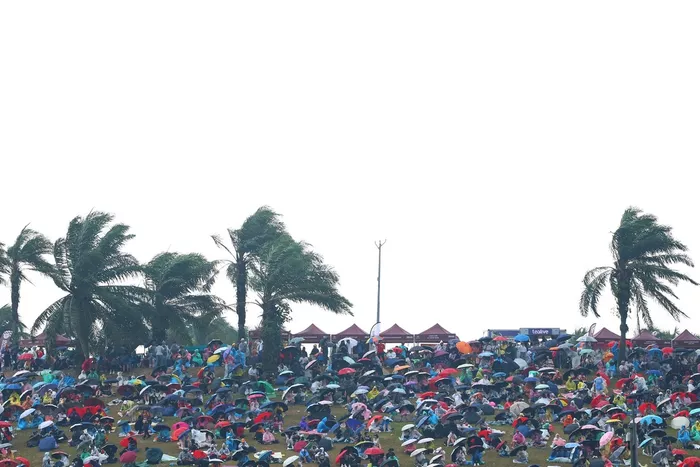Fans under umbrellas