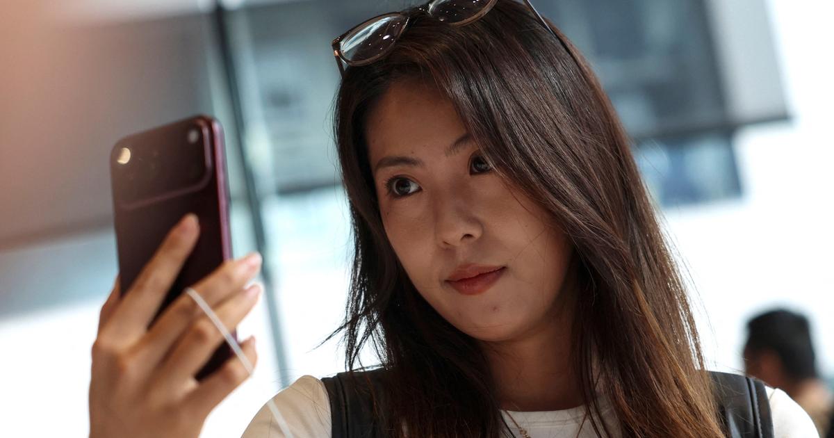 Smartphone sales drop as chip costs soar