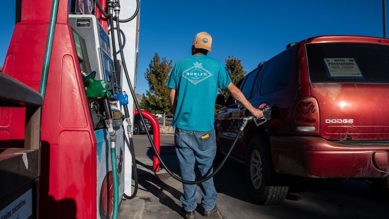 With midterms approaching, Americans’ confidence in the economy is in a tailspin