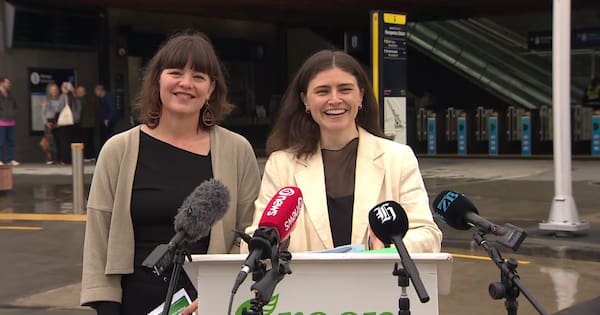 Greens pledge free buses, trains for kids, students, $2 adult fare cap